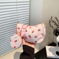 Sac bandoulière en velours côtelé rose avec imprimé fraise et porte-monnaie rond - Rose