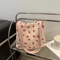 Sac cabas en velours côtelé rose avec imprimé fraise et bretelles en similicuir rose - Rose