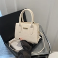 Sac à main bandoulière élégant blanc crème avec relief crocodile et boucle dorée - Blanc Cassé
