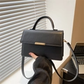 Borsa a tracolla rettangolare in pelle nera classica con elegante fibbia in metallo dorato - Nero