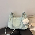 Bolso hobo verde menta con textura plisada y accesorio de amuleto de nube blanca - Verde Sin Colgante