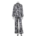 Pijama de 2 piezas de satén Toile de Jouy para mujer con camisa de manga larga y pantalón - S / Estampado Blanco y Negro