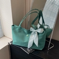Bolso tote de lona verde oscuro con lazo de cuadros y una pequeña insignia de moda - Verde