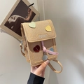 Stro-geweven mini-crossbody tas voor telefoon met fashion tekst en kleurrijke hartjes - Khaki