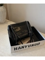 Elegante schwarze minimalistische Unterarmtasche mit Metallkette in Geschenkbox - Schwarz