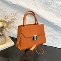 Sac à main en cuir orange à la mode avec fermoir en T doré et bandoulière réglable - Marron