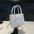 Mini borsa tote bianca con motivo geometrico a rilievo e tracolla regolabile - Bianco