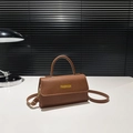 Borsa a tracolla vintage in ecopelle marrone con manico superiore e scritta Fashion - Marrone