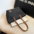 Borsa tote in tela nera con manici in pelle marrone e patch logo per uso quotidiano - Nero
