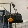 Borsa sottobraccio nera retrò con tasche a patta e ciondolo orsetto di peluche - Nero Con Pendente A Coniglio