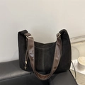 Schwarze Shopper-Tasche aus Wildleder-Imitat mit braunen Trägern und Kontrastnaht - Schwarz