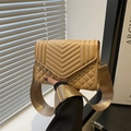 Beige gewatteerde crossbodytas met visgraatpatroon en brede schouderriem - Khaki