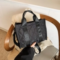 Modische schwarze gesteppte Puffer-Tote-Bag aus glänzendem Nylon mit Schultergurt - Schwarz
