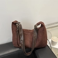 Vintage-Schultertasche aus braunem Wildleder mit Kontrastnähten und Goldteilen - Braun