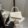 Piccola borsa a mano bianca in ecopelle con manico e scritte dorate alla moda - Bianco