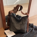 Borsa tote grigio scuro opaco con tracolle marroni regolabili in stile moderno - Marrone Scuro