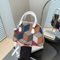 Bolso estilo concha multicolor con texturas de piel de cocodrilo y avestruz mixtas - Blanco