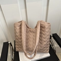 Bolso tote acolchado beige con motivos de corazones y correas acolchadas de estilo casual - Caqui