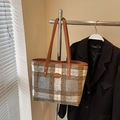 Große karierte Woll-Tote Bag in Braun und Beige mit Lederriemen für Damen - Grau