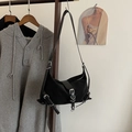 Sac à bandoulière chic en nylon noir avec boucles argentées et sangle réglable femme - Noir