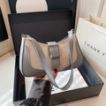 Borsa sottobraccio chic a mezzaluna in PU grigio e tessuto beige con fibbia in metallo - Grigio