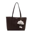 Grande borsa tote marrone scuro con texture verticale e ciondolo a nuvola - Senza Ciondolo / Marrone