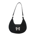 Bolso hobo de media luna negro minimalista con un acento de lazo de metal plateado - Negro