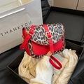 Bolso de hombro de moda en cuero rojo y estampado de leopardo en caja de regalo - Rojo