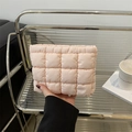 Chic light pink quilted bubble clutch bag with puffy texture and zip closure - Pink