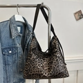 Bolso de hombro con estampado de leopardo, lazo negro y correa ancha de estilo retro - Negro
