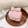 Mini bolso bandolera rosa para niñas con lazo grande y estampado de lunares negros - Rosa