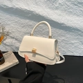 Borsa baguette bianco crema con fibbia in metallo dorato e tracolla rimovibile - Bianco