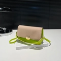 Borsa a tracolla in pelle verde con patta in tela beige e fibbia dorata - Verde