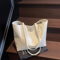 Bolso tote minimalista marfil en cuero pulido con correas finas en escalera - Blanco