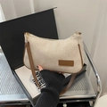 Borsa a spalla in tessuto crema con finiture in pelle marrone e fibbia oro - Cachi