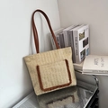 Bolso tote de paja tejida beige con bolsillo de borlas marrones y asas finas - Estilo 1 / Caqui