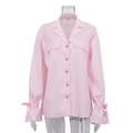 Damenhemd mit rosa Streifen, klassischem Kragen und Manschetten mit Schleifendetail - S / Rosa