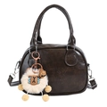 Donkerbruine retro schelptas van glanzend PU-leer met Lucky-reliëf en pluche hanger - Zonder Hanger / Bruin