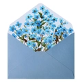 Binnenzicht van een blauwe envelop met delicate aquarel bloemmotieven aan de binnenkant - Alleen Envelop / Vergeet-mij-nietje Stijl