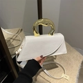 Elegante borsa bianca geometrica con manico in metallo e tracolla staccabile - Bianco