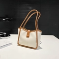 Bolso saco minimalista blanco crema con ribete de cuero camel para el día a día moderno - Blanco Roto