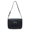 Minimalistische schwarze Schultertasche mit Krokoprägung und goldener Schleifenschnalle - Schwarz