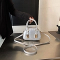 Borsa a mano argento metallizzato con fibbie dorate e tracolla staccabile - Argento