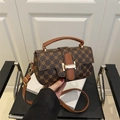 Braune Mini-Quadrat Tasche mit gelbem Blumenmonogramm und goldenem Magnetverschluss - Kaffeebraun