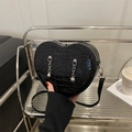 Borsa a tracolla nera a forma di cuore con motivo a coccodrillo e catena argento - Nero