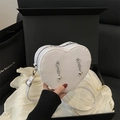Borsa a tracolla bianca a forma di cuore con texture coccodrillo e catene argento - Bianco