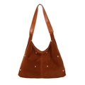 Borsa hobo in finta pelle scamosciata marrone con borchie dorate e tracolla in pelle - Marrone