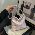 Sac à bandoulière rose chic avec broderie florale blanche et poignées en cuir - Rose