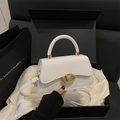 Borsa a mano minimalista in pelle bianca con elegante chiusura dorata e tracolla regolabile - Bianco