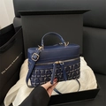 Borsa a secchiello blu navy bicolore con trama in tweed e finiture metalliche dorate - Blu